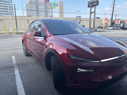 Used 2026 Tesla Model Y 2WD image 1