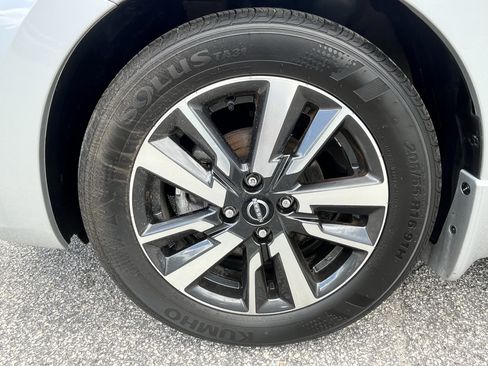 Used 2025 Nissan Versa SV w/ Trunk Package FWD image 14