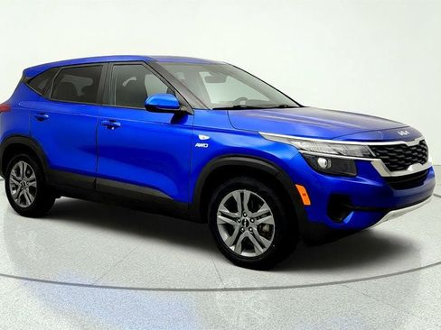 Used 2023 Kia Seltos LX AWD/4WD image 3