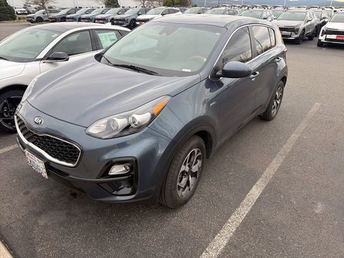 Used 2020 Kia Sportage LX image 2