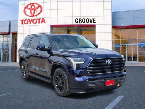 Used 2024 Toyota Sequoia SR5 w/ SR5 Premium Package AWD/4WD image 8