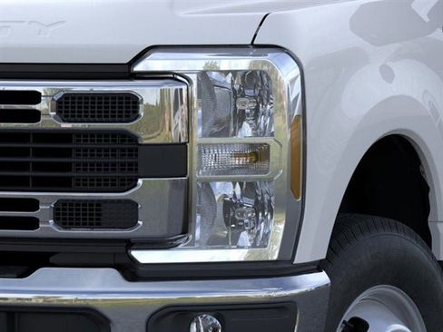 New 2026 Ford F350 XLT w/ 360-Degree Camera Package AWD/4WD image 40