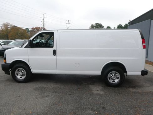 Used 2021 Chevrolet Express 2500 w/ Driver Convenience Package image 9