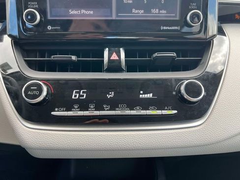 Used 2022 Toyota Corolla LE image 31