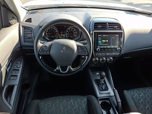 Used 2025 Mitsubishi Outlander Sport LE AWD/4WD image 11
