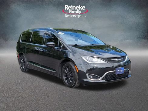 Used 2020 Chrysler Pacifica Touring-L Plus FWD image 3