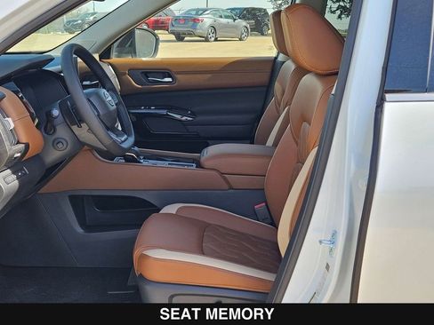 New 2026 Nissan Pathfinder Platinum image 11