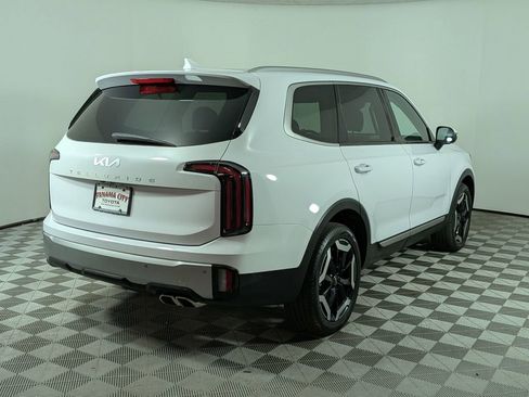 Used 2024 Kia Telluride EX w/ EX Captain's Chair Package FWD image 3