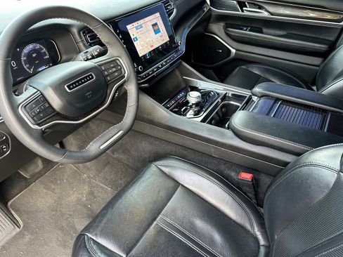 Used 2023 Jeep Wagoneer 4WD w/ Convenience Group I image 10