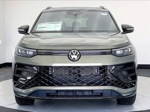New 2026 Volkswagen Tiguan SE R-Line image 3