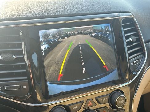 Used 2021 Jeep Grand Cherokee Limited image 26