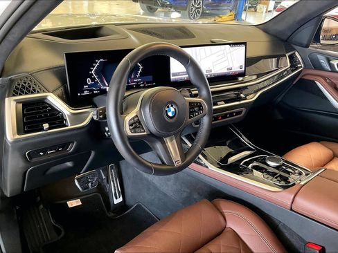 Used 2025 BMW X7 xDrive40i w/ M Sport Package image 16