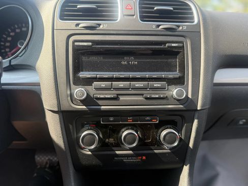 Used 2013 Volkswagen Golf 4-Door FWD image 11