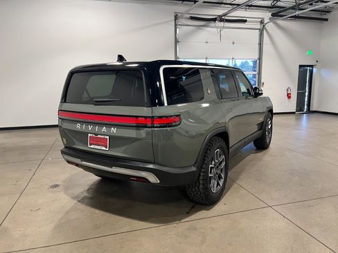 Used 2023 Rivian R1S Launch Edition image 3