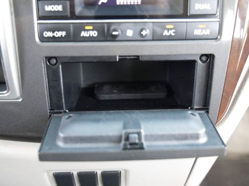 Used 2013 Nissan Quest SV FWD image 39