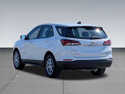 Used 2022 Chevrolet Equinox LS AWD/4WD image 3