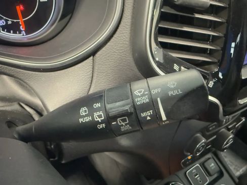 Used 2019 Jeep Cherokee Limited AWD/4WD image 35