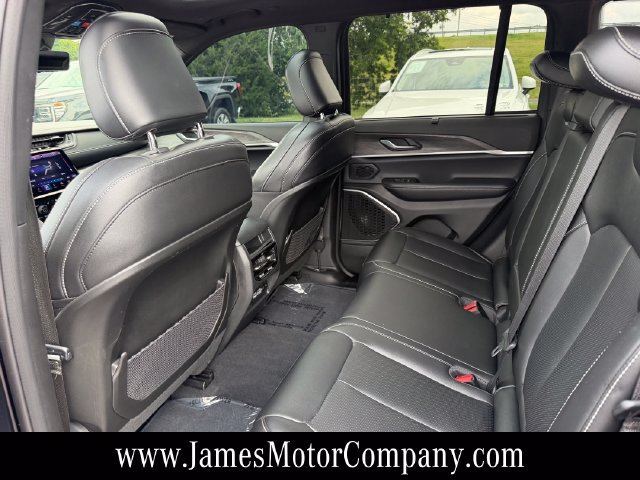 Used 2025 Jeep Grand Cherokee Limited w/ Luxury Tech Group II AWD/4WD image 21