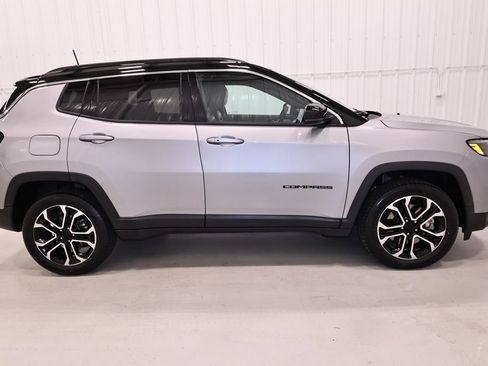 Used 2023 Jeep Compass Limited AWD/4WD image 2
