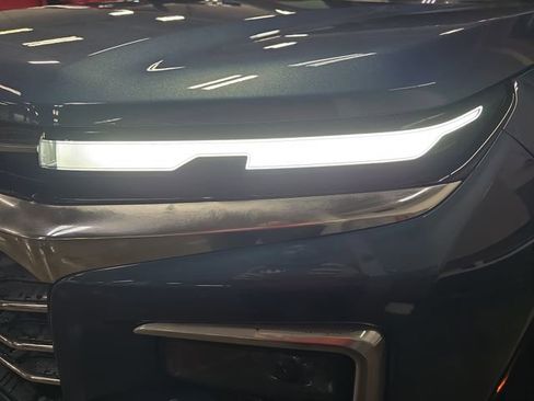 Used 2024 Chevrolet Traverse LT w/ Enhanced Driving Package image 35