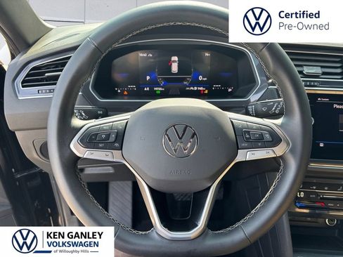 Used 2024 Volkswagen Tiguan SE AWD/4WD image 12