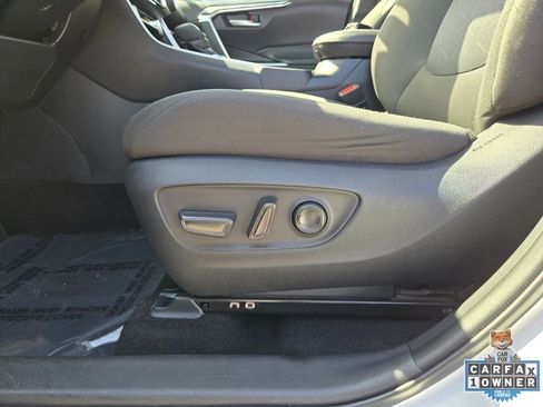 Used 2025 Toyota RAV4 XLE AWD/4WD image 22