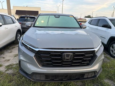 Used 2023 Honda CR-V LX image 2