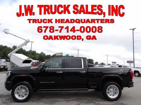 Used 2025 GMC Sierra 3500 Denali w/ Denali Reserve Package image 2