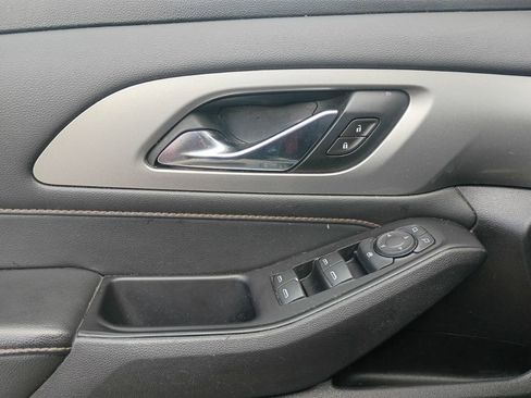 Used 2019 Chevrolet Traverse LT FWD image 17