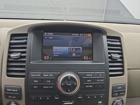 Used 2011 Nissan Pathfinder LE AWD/4WD image 20