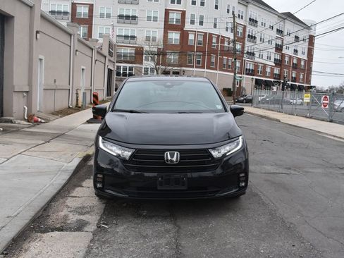 Used 2023 Honda Odyssey Sport image 3