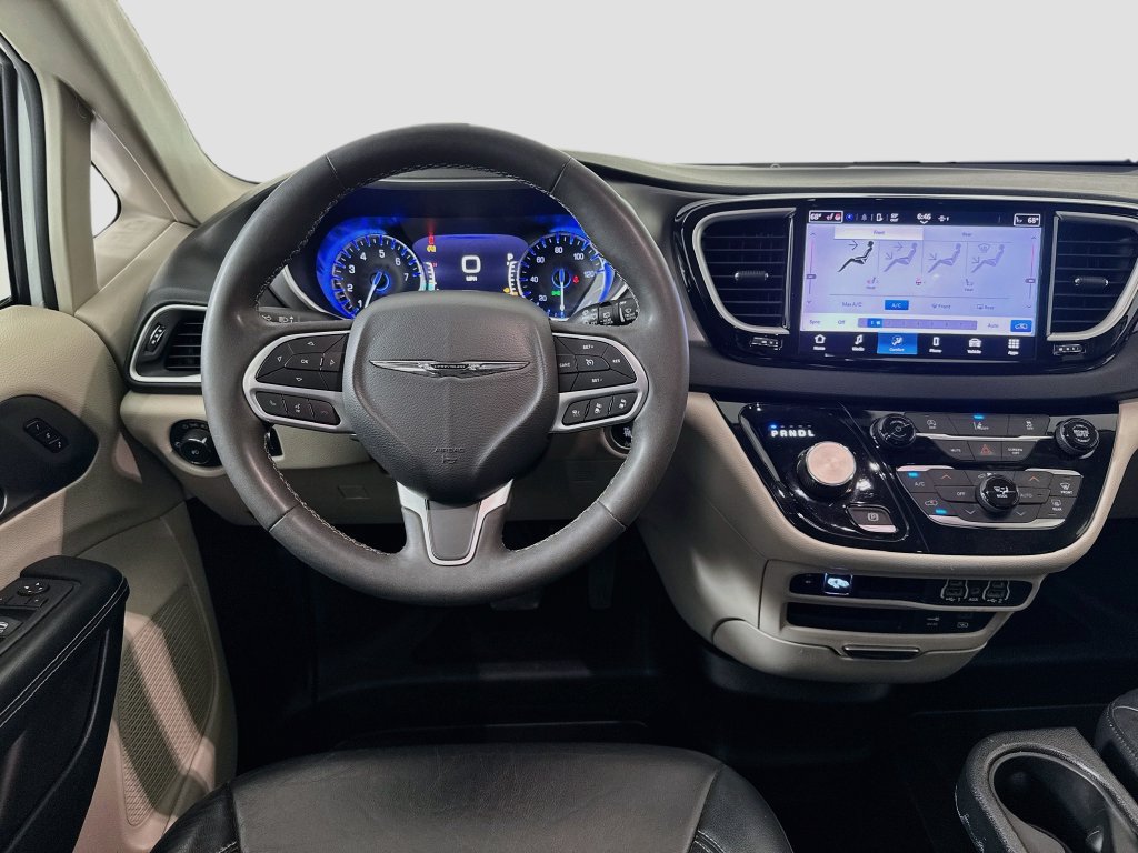 Used 2022 Chrysler Pacifica Touring-L FWD image 23