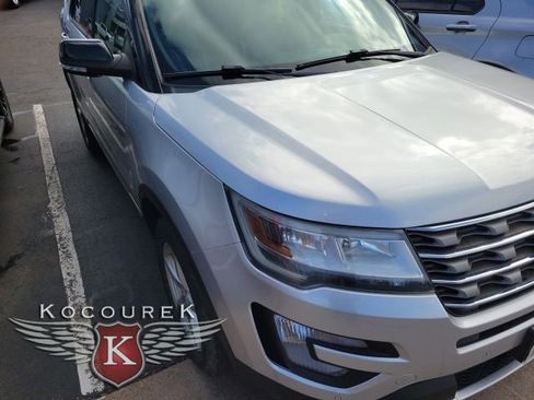 Used 2016 Ford Explorer XLT w/ Equipment Group 202A image 6