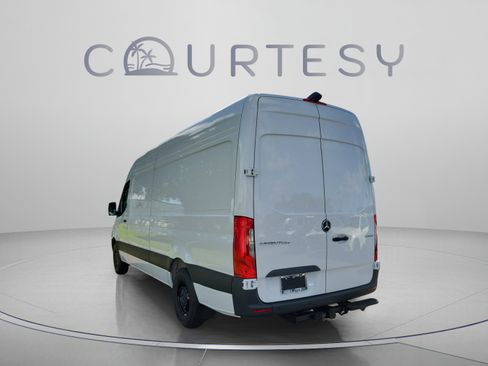 Used 2026 Mercedes-Benz Sprinter 2500 image 3