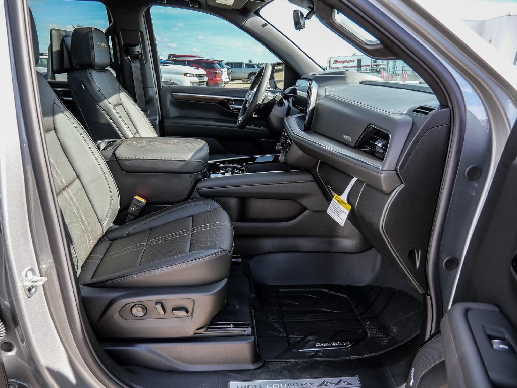 New 2026 Chevrolet Tahoe High Country AWD/4WD image 15