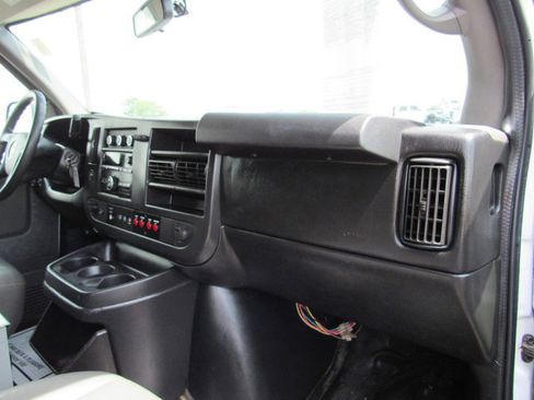 Used 2015 Chevrolet Express 2500 RWD image 14