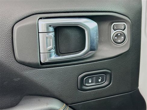 Used 2023 Jeep Gladiator Mojave w/ Cold Weather Group image 18