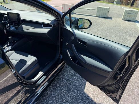 Used 2022 Toyota Corolla LE FWD image 29
