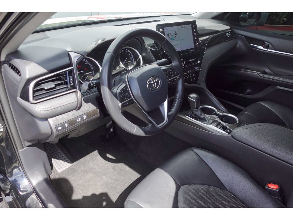 Used 2021 Toyota Camry XLE FWD image 9