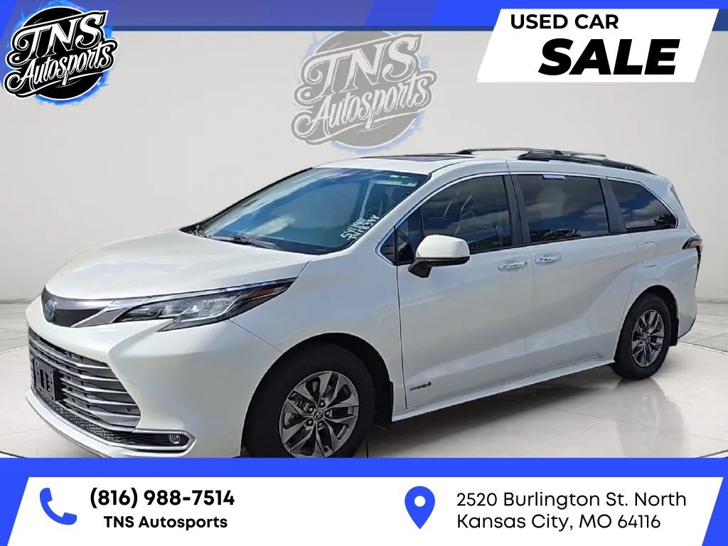 Used 2021 Toyota Sienna XLE FWD image 1