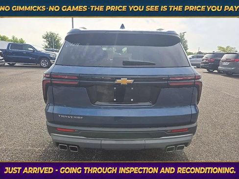 Used 2025 Chevrolet Traverse LT FWD image 6