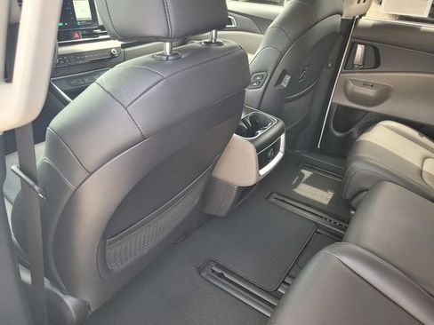 Used 2026 Kia Carnival EX FWD image 12
