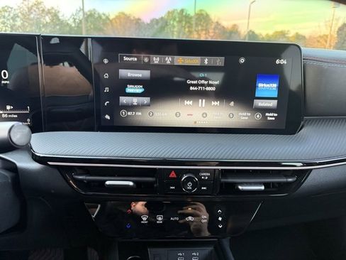 Used 2025 Nissan Kicks SR image 16