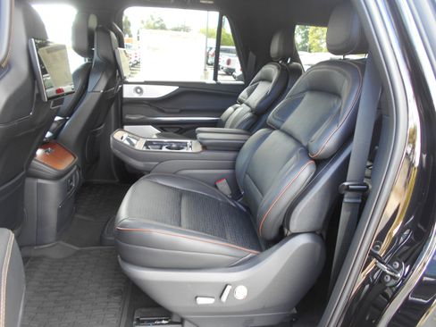 Used 2025 Lincoln Navigator L Black Label image 10