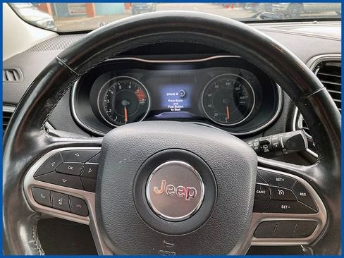 Used 2020 Jeep Cherokee Limited image 13