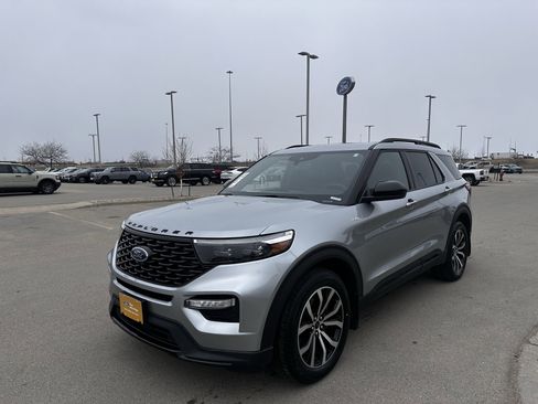 Certified 2023 Ford Explorer ST-Line w/ Class IV Trailer Tow Package AWD/4WD image 13