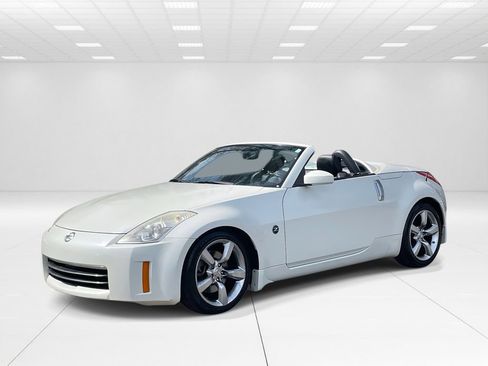Used 2007 Nissan 350Z Touring RWD image 4