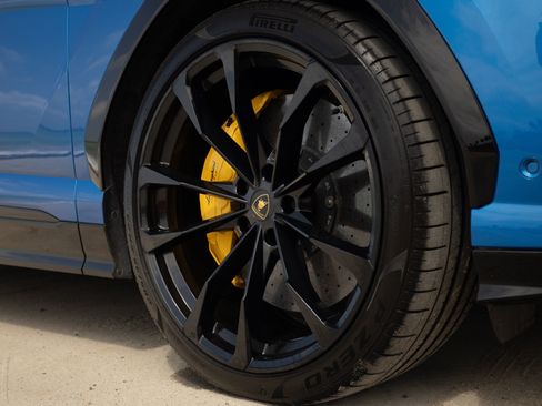 Used 2020 Lamborghini Urus AWD/4WD image 31