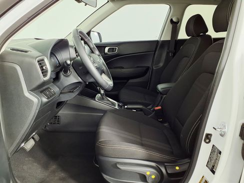 Certified 2026 Hyundai Venue SEL FWD image 17