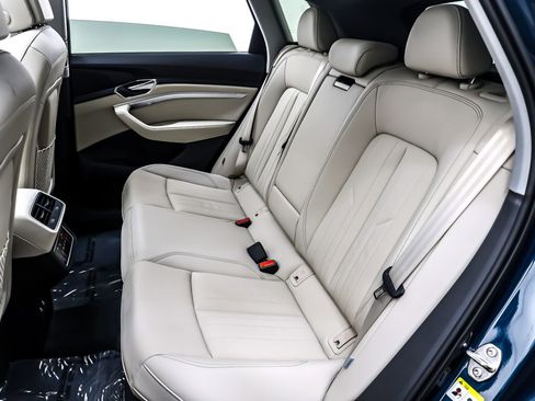 Used 2023 Audi e-tron Premium w/ Convenience Plus Package image 8